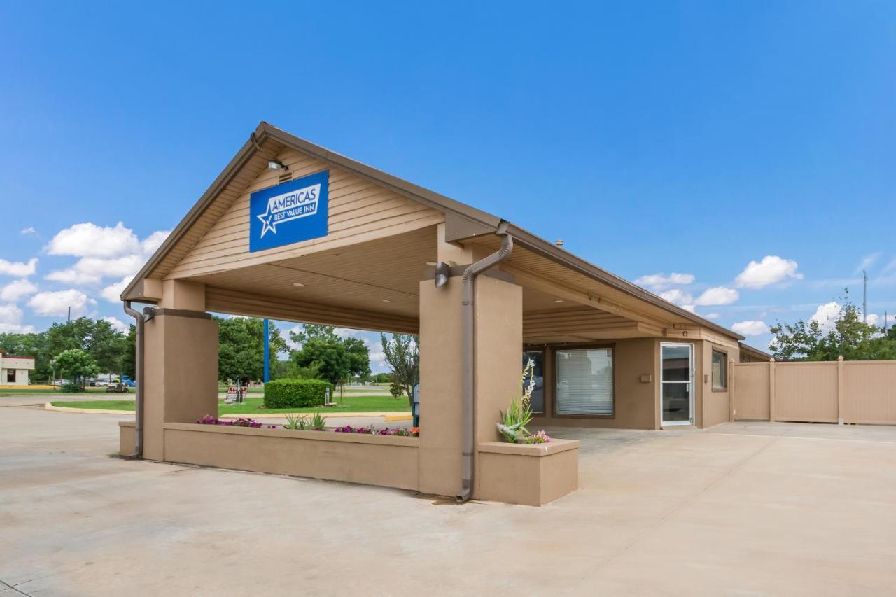 Americas Best Value Inn Woodward At 8Th St Buitenkant foto