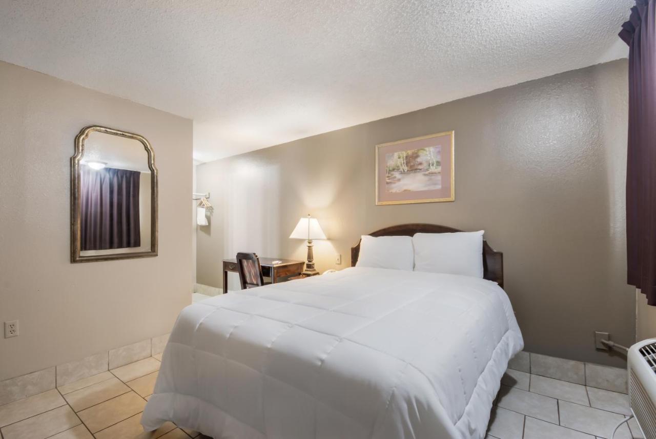 Americas Best Value Inn Woodward At 8Th St Buitenkant foto
