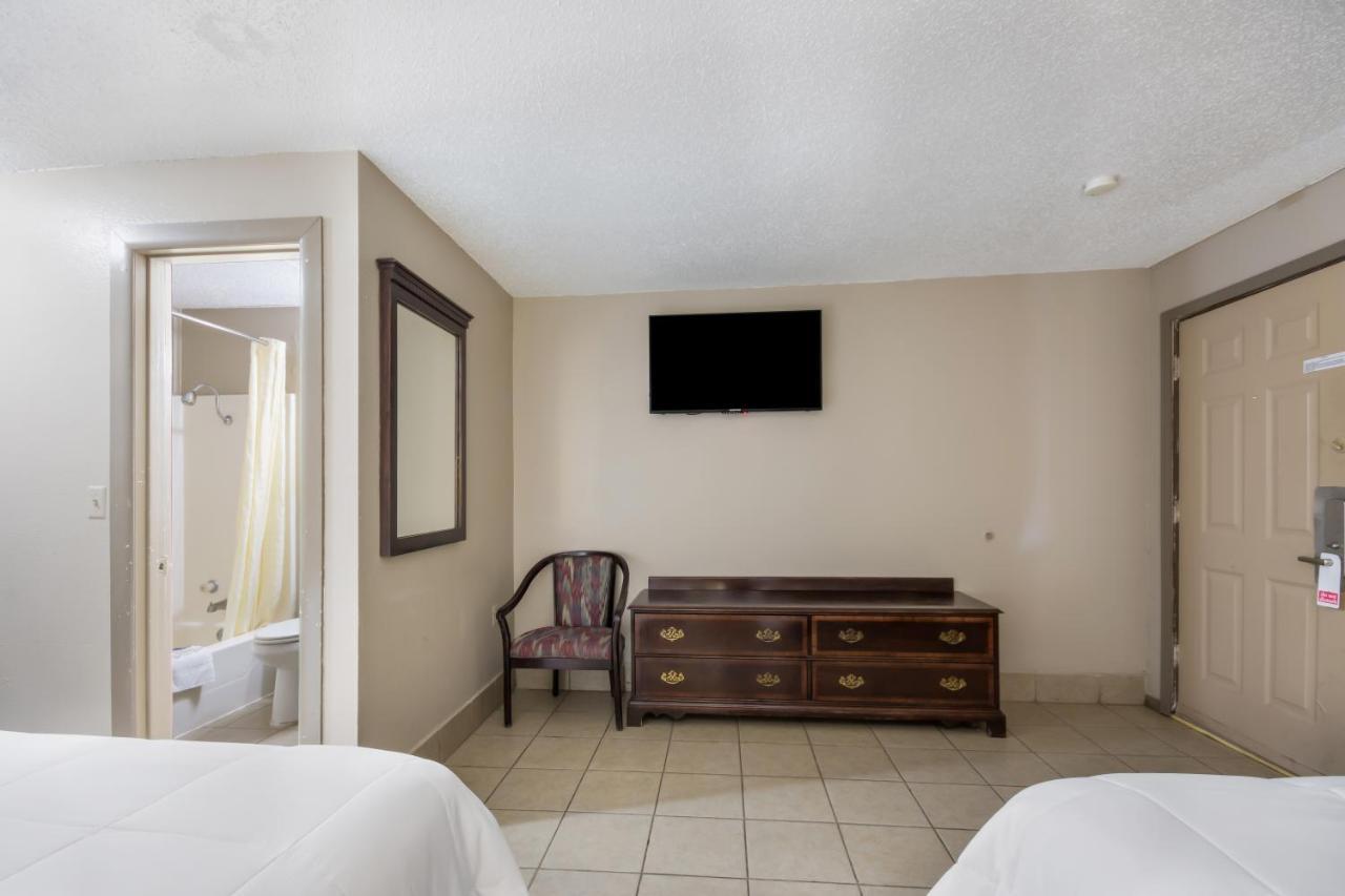 Americas Best Value Inn Woodward At 8Th St Buitenkant foto