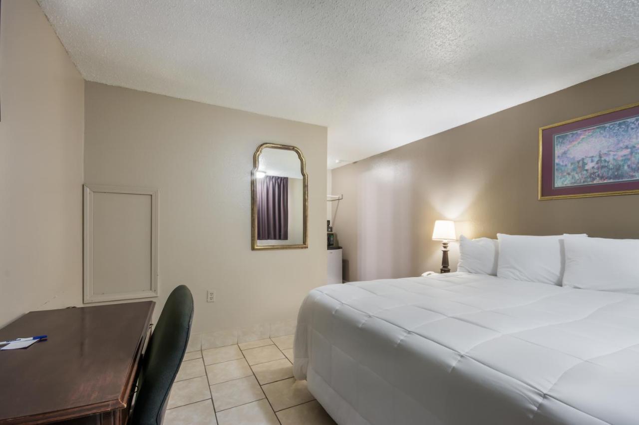 Americas Best Value Inn Woodward At 8Th St Buitenkant foto