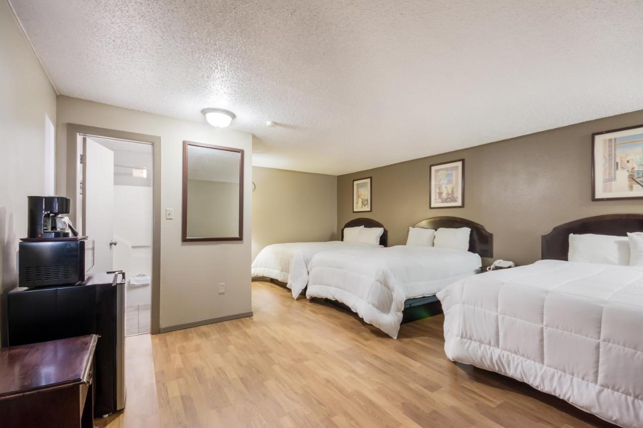 Americas Best Value Inn Woodward At 8Th St Buitenkant foto