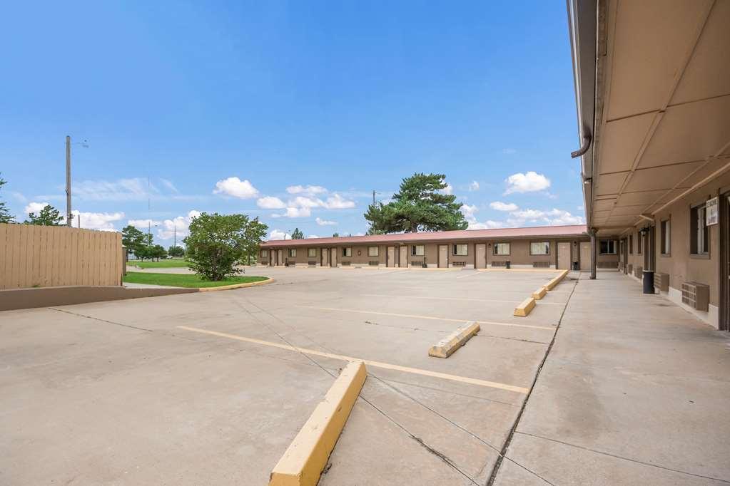 Americas Best Value Inn Woodward At 8Th St Buitenkant foto