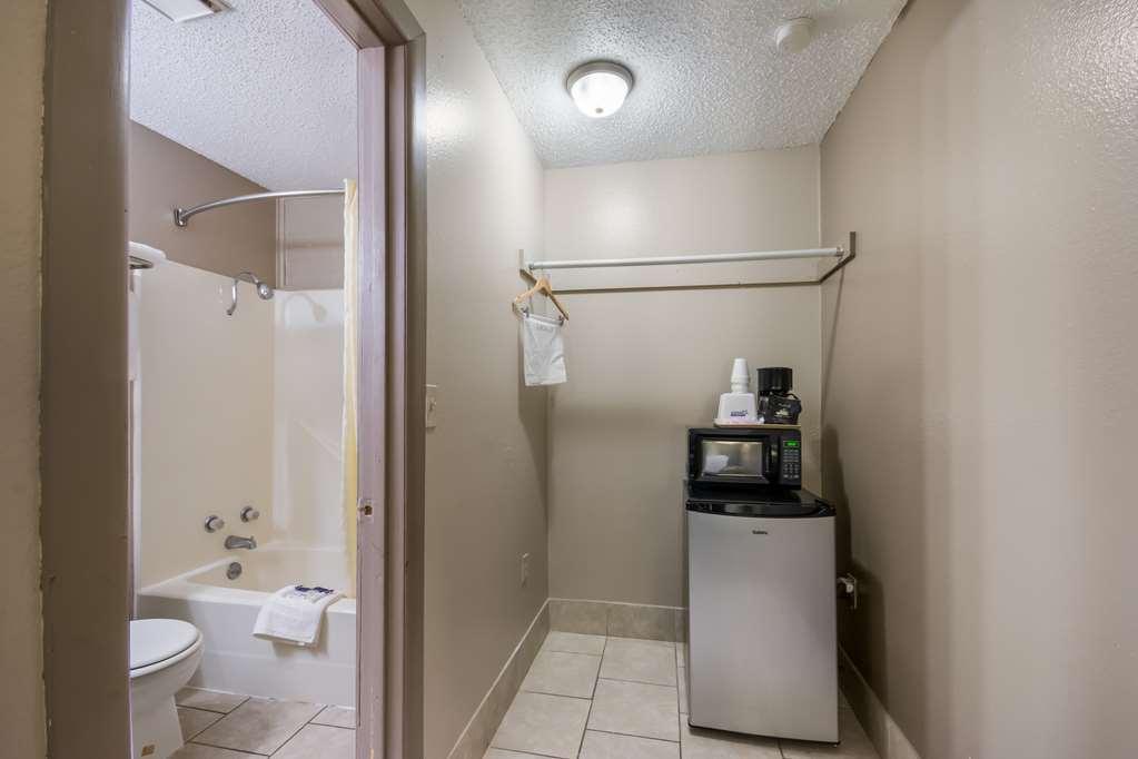 Americas Best Value Inn Woodward At 8Th St Kamer foto