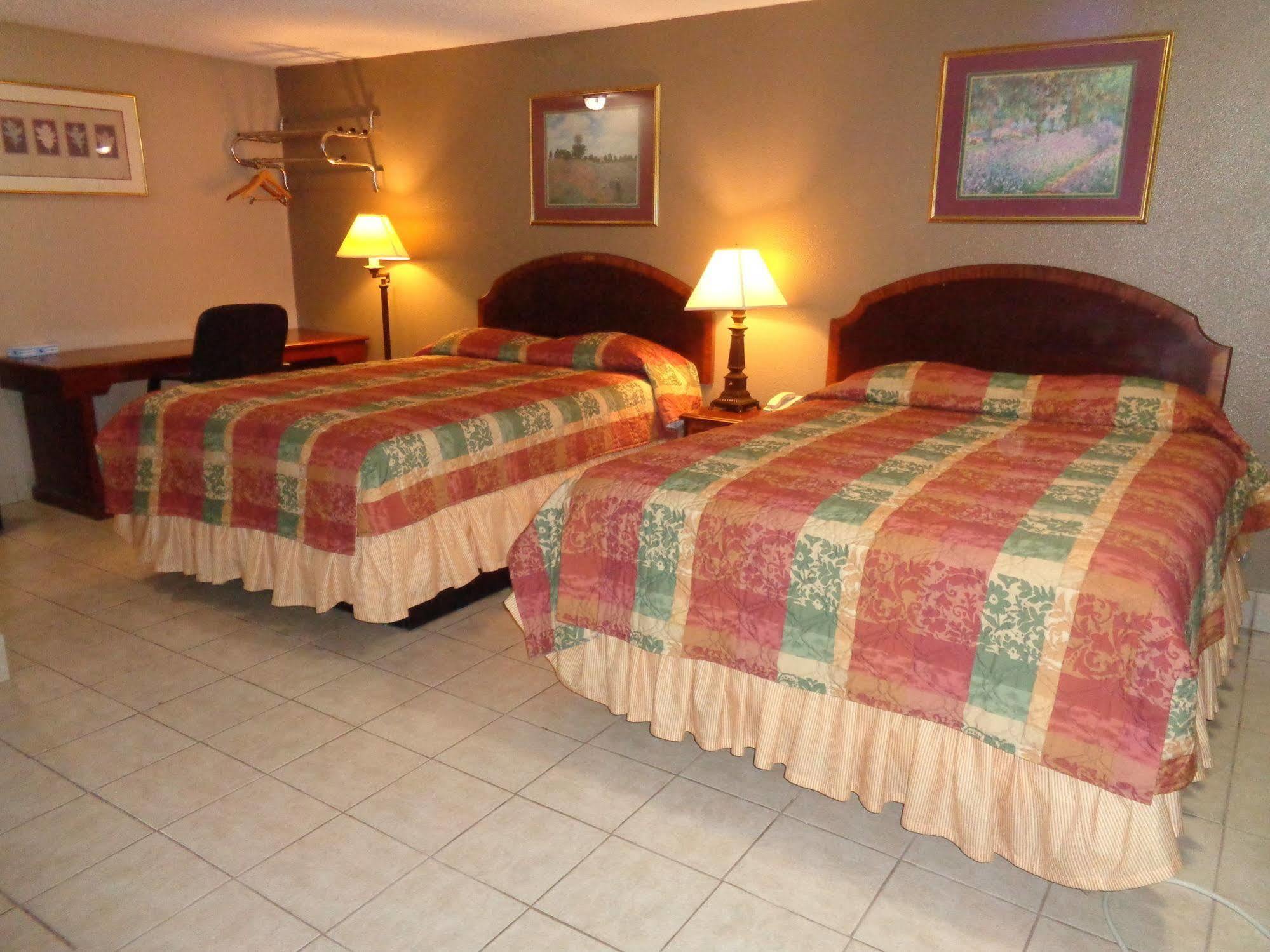 Americas Best Value Inn Woodward At 8Th St Buitenkant foto