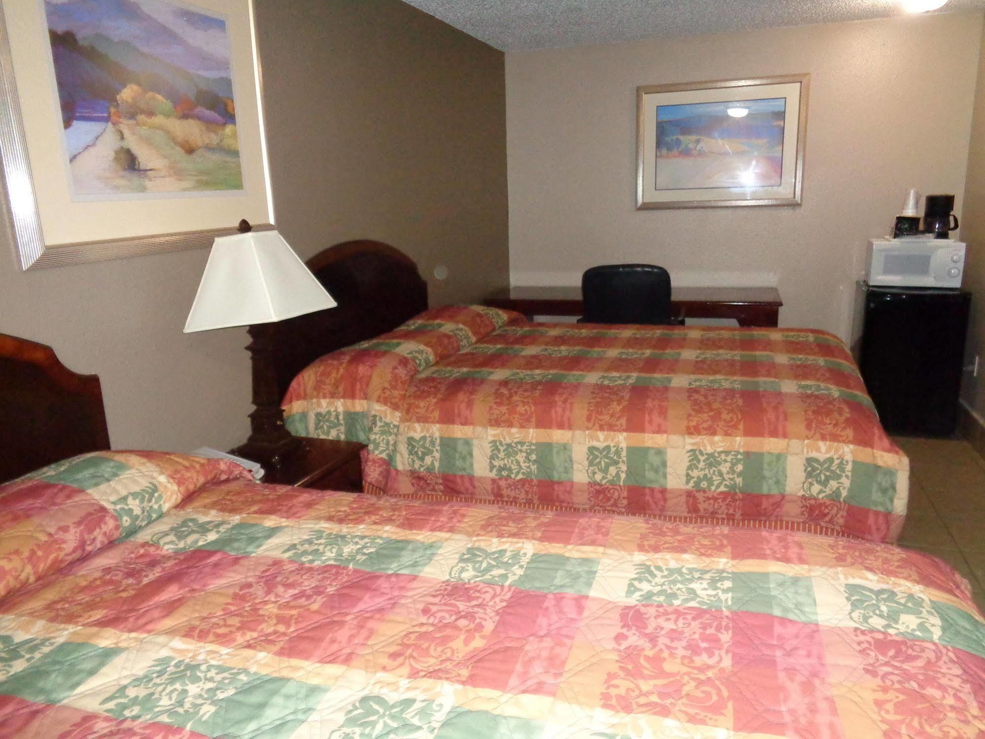 Americas Best Value Inn Woodward At 8Th St Buitenkant foto