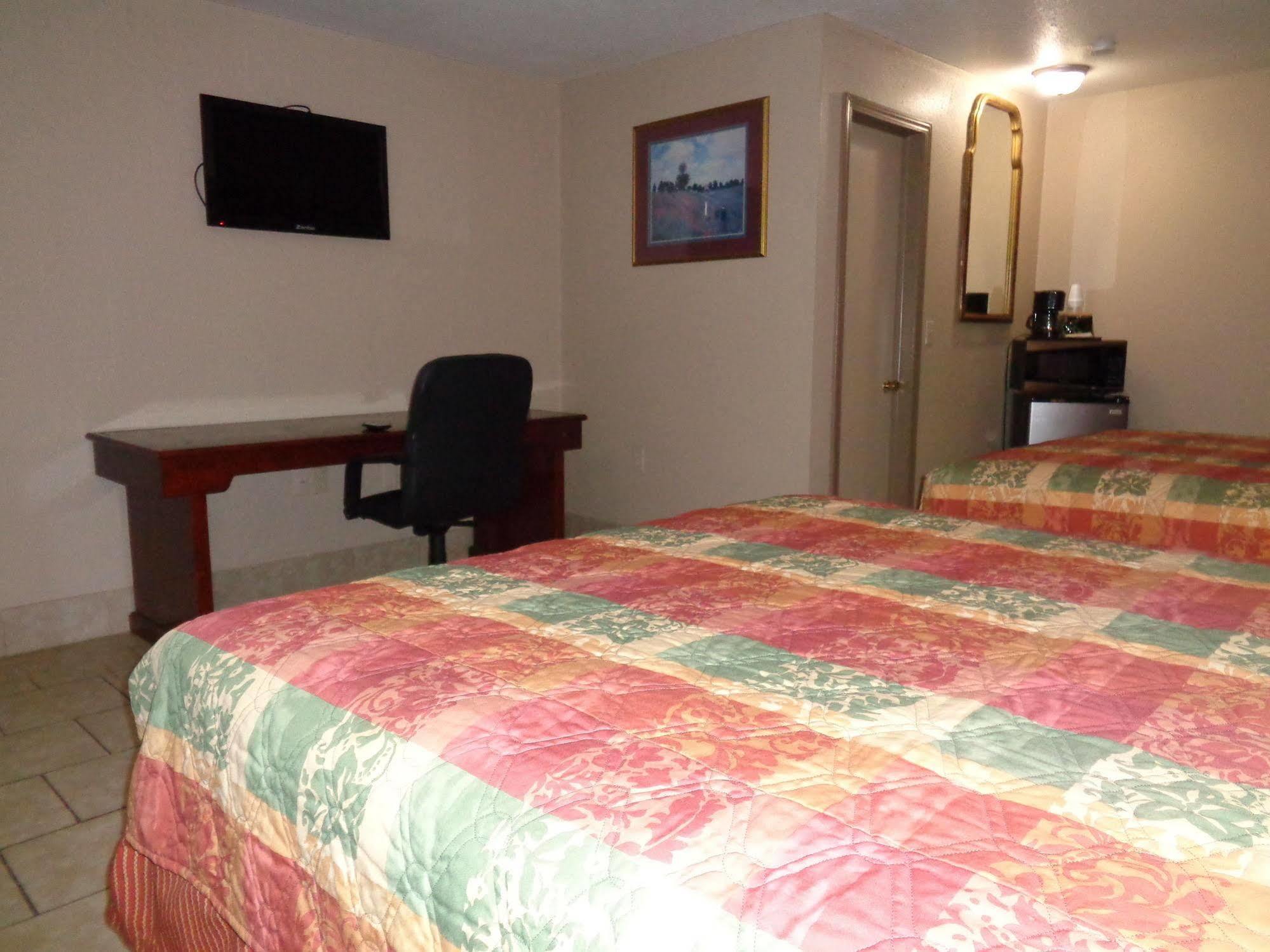 Americas Best Value Inn Woodward At 8Th St Buitenkant foto