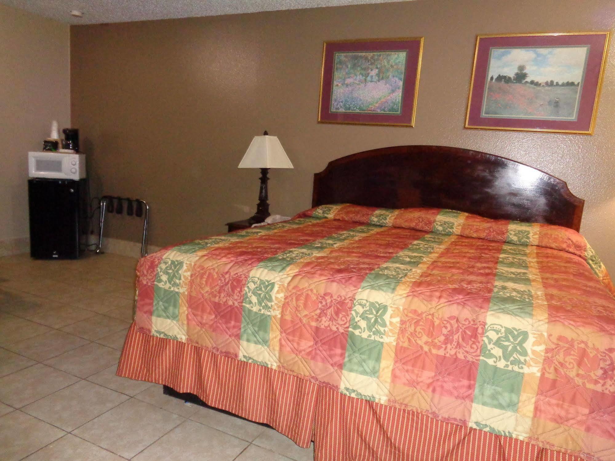 Americas Best Value Inn Woodward At 8Th St Buitenkant foto